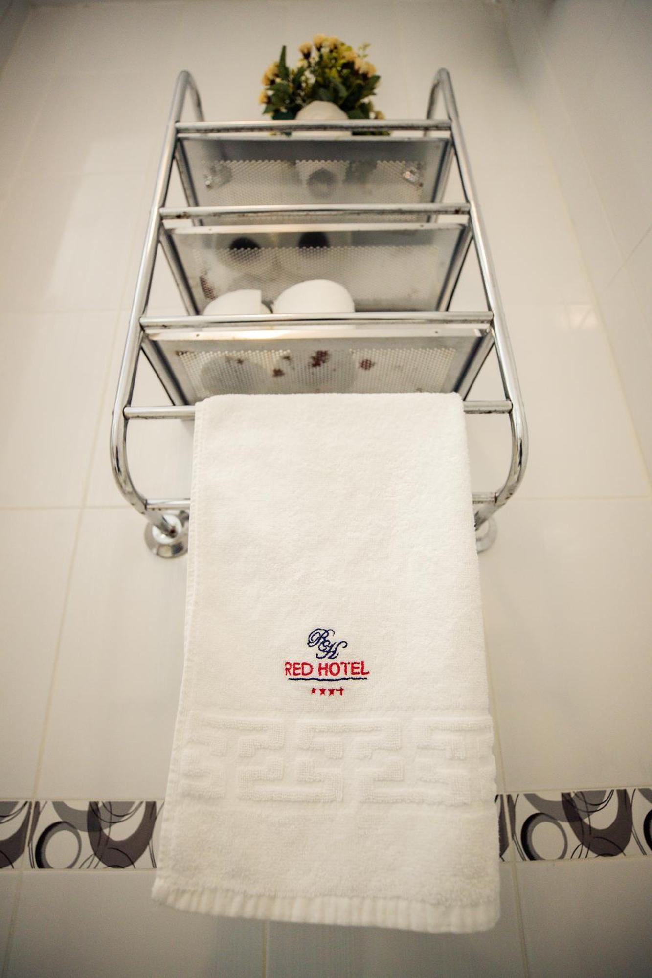 Red Hotel Riviera Suite&Lake Cluj-Napoca Eksteriør billede